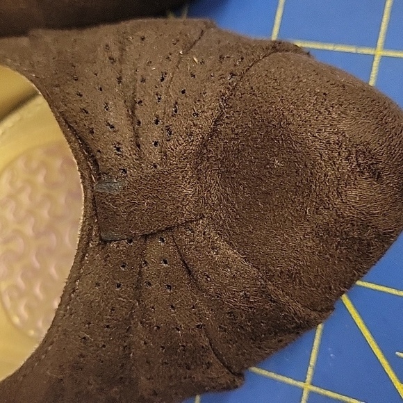 Cato Size 9 Dark Brown Suede Heels Rounded Toe Pump - Picture 2 of 8